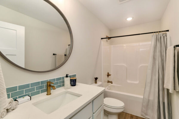5440 N St Paul St (33) 5440 N St Paul St (33)